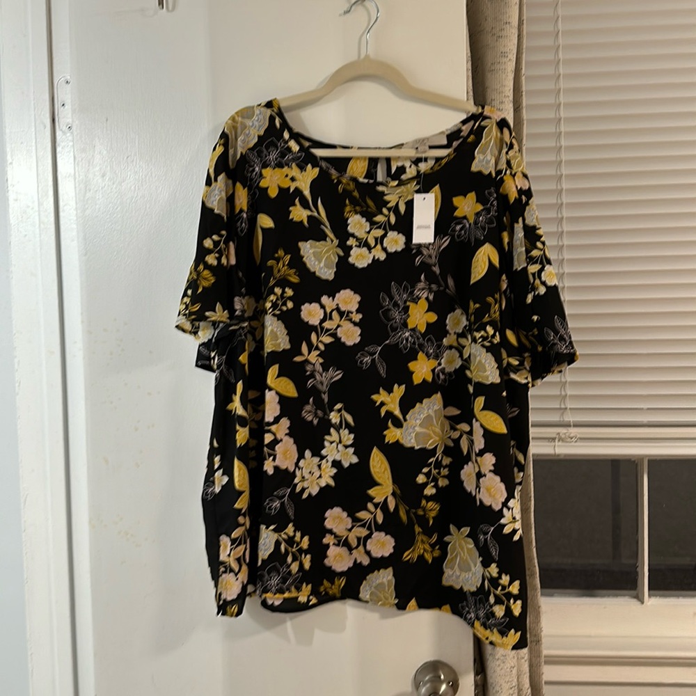 NWT LOFT FLUTTER SLEEVE BUTTON DETAIL SIZE 26 BLACK/'YELLOW BLOUSE